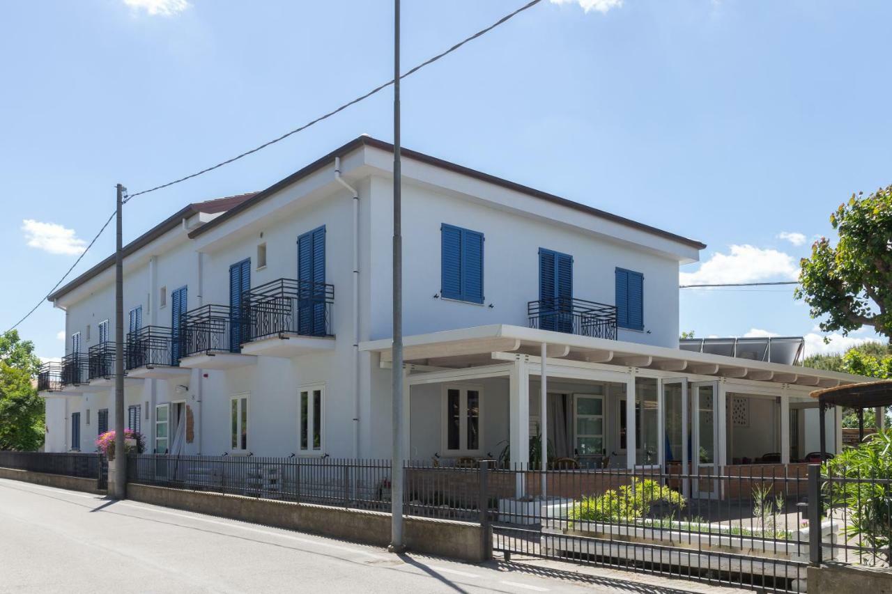 Locanda Villa Fiori 벨레지아아지마리나 외부 사진